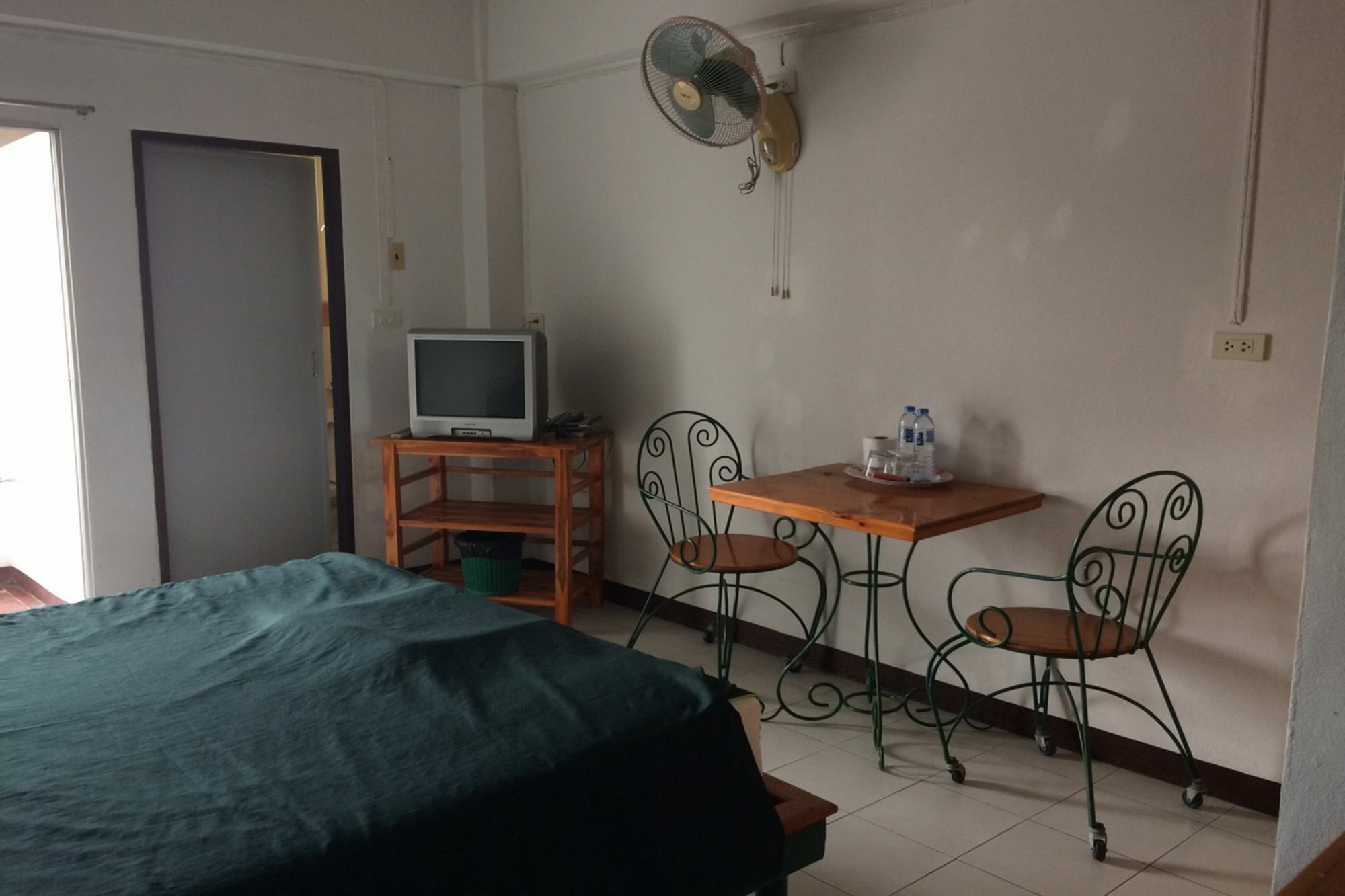 Baan Khun Mae Apartment Банкок Екстериор снимка