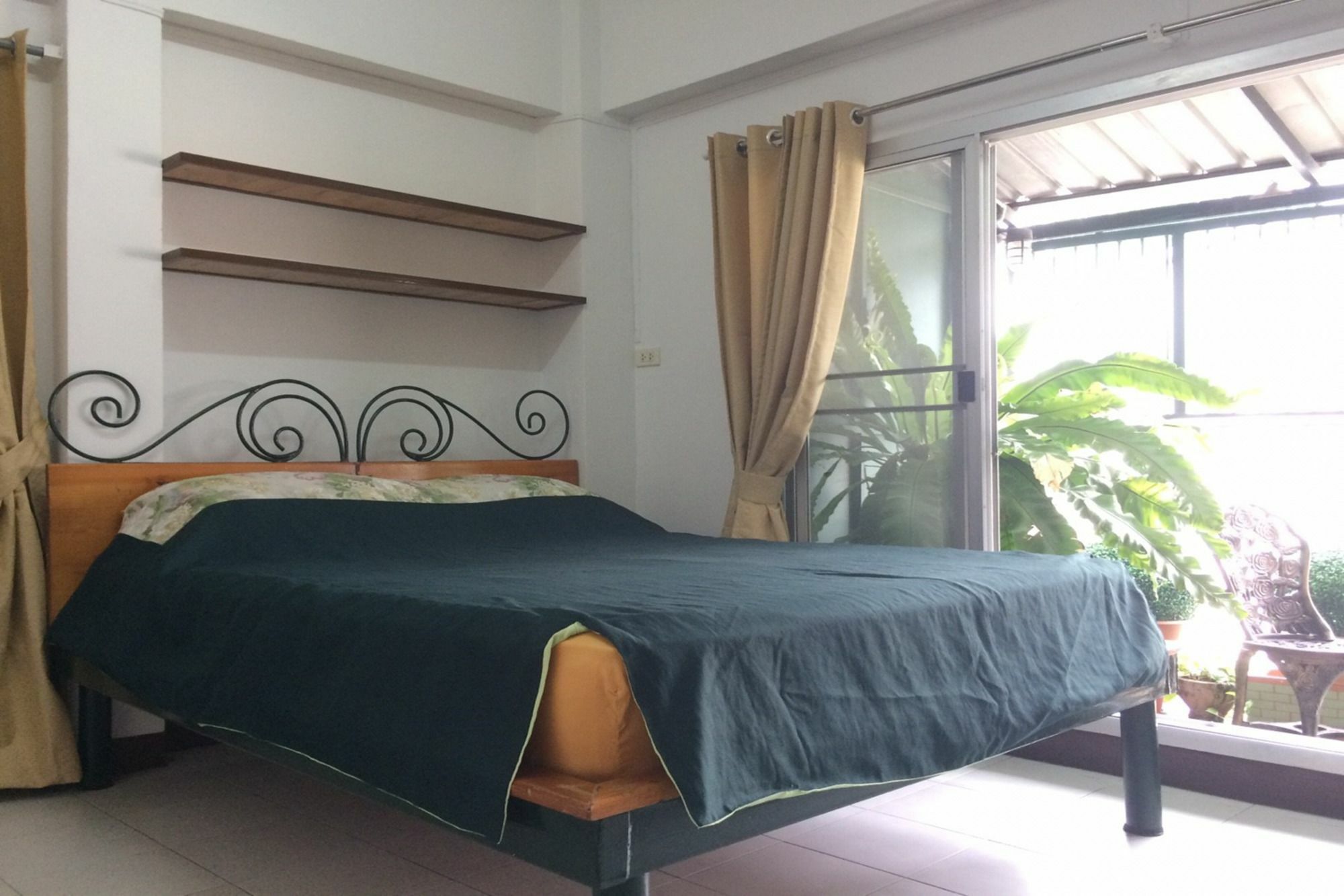 Baan Khun Mae Apartment Банкок Екстериор снимка