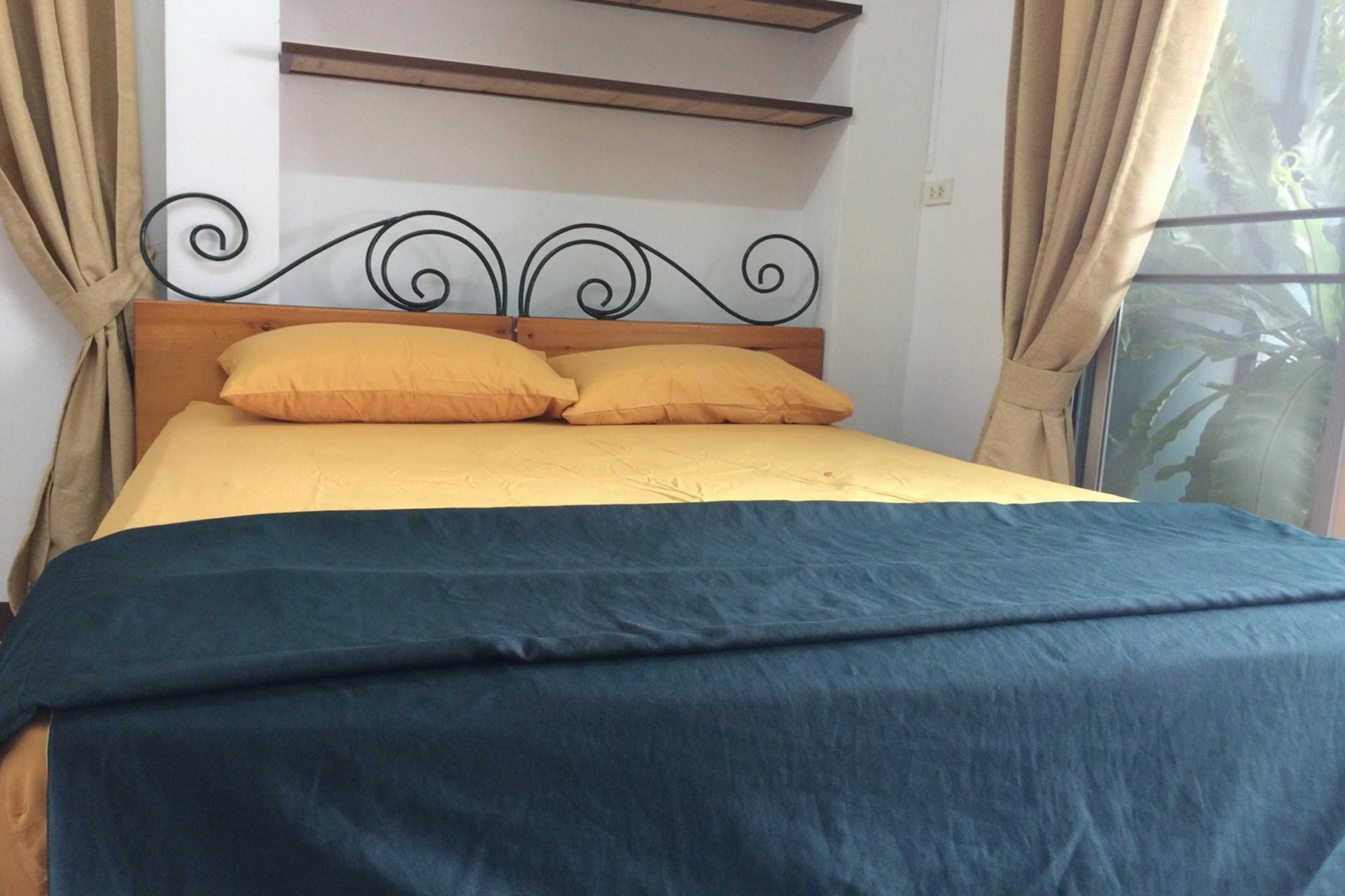 Baan Khun Mae Apartment Банкок Екстериор снимка