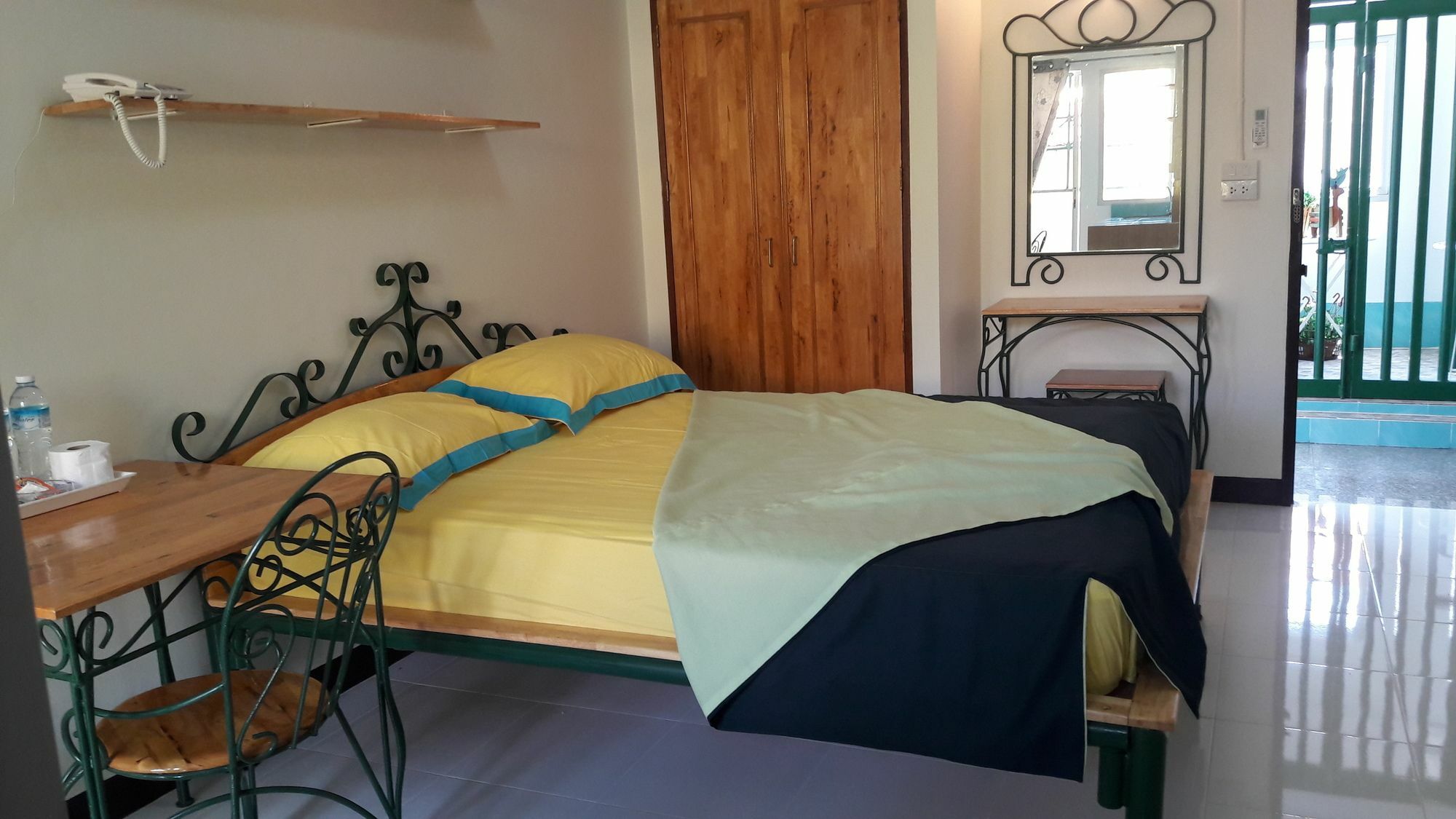Baan Khun Mae Apartment Банкок Екстериор снимка